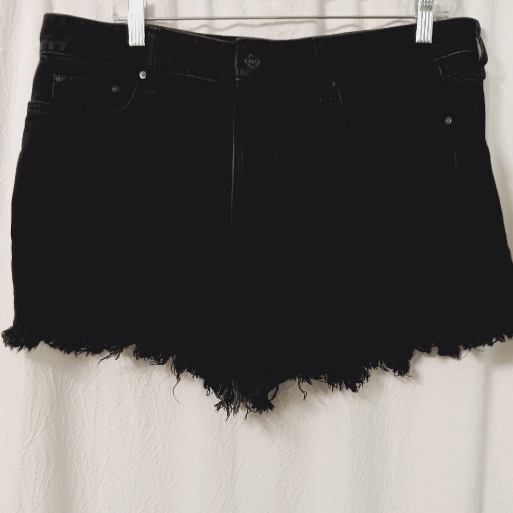 PAIGE Noella Cut Off Short with Covered Button Fly High Rise Heavy Fray Size 31